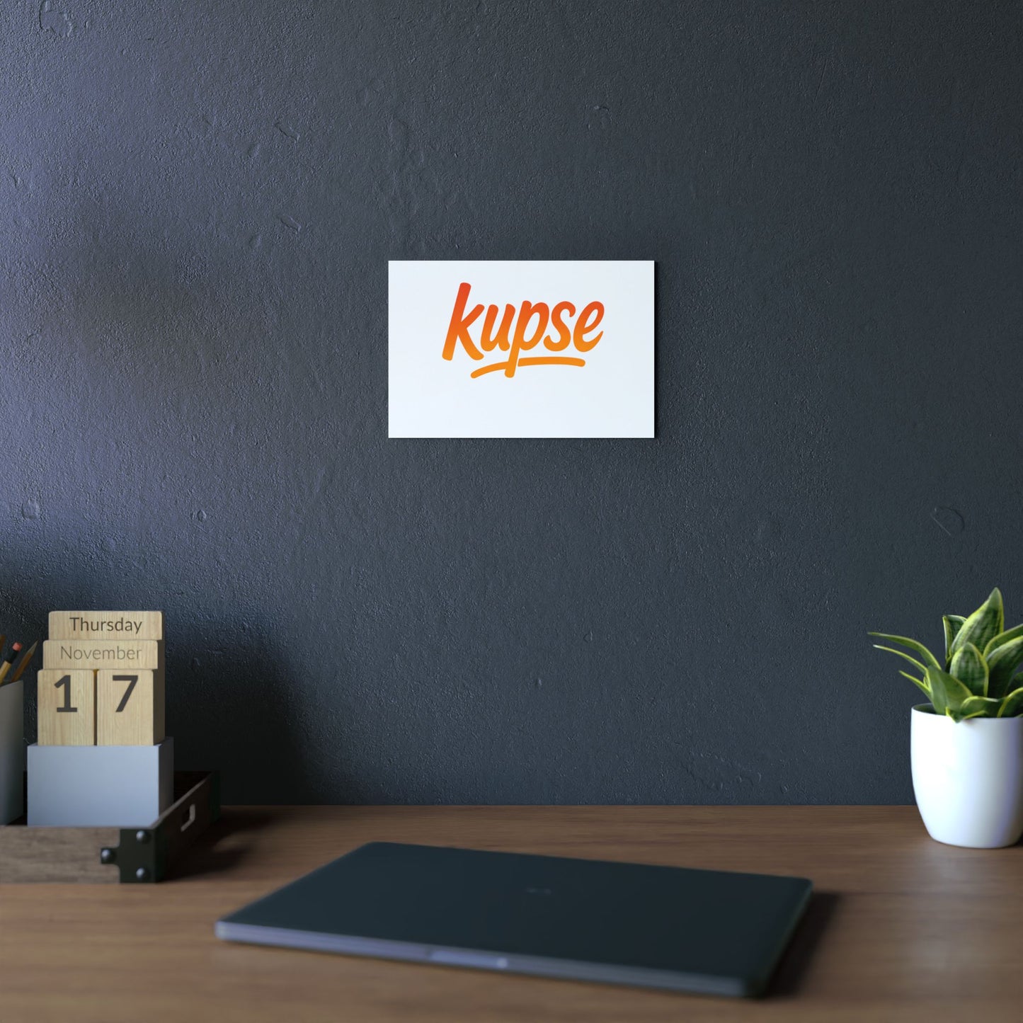 Obraz na panelu aluminiowym Kupse Logo Orange – trwały wydruk w stylu Kup Se