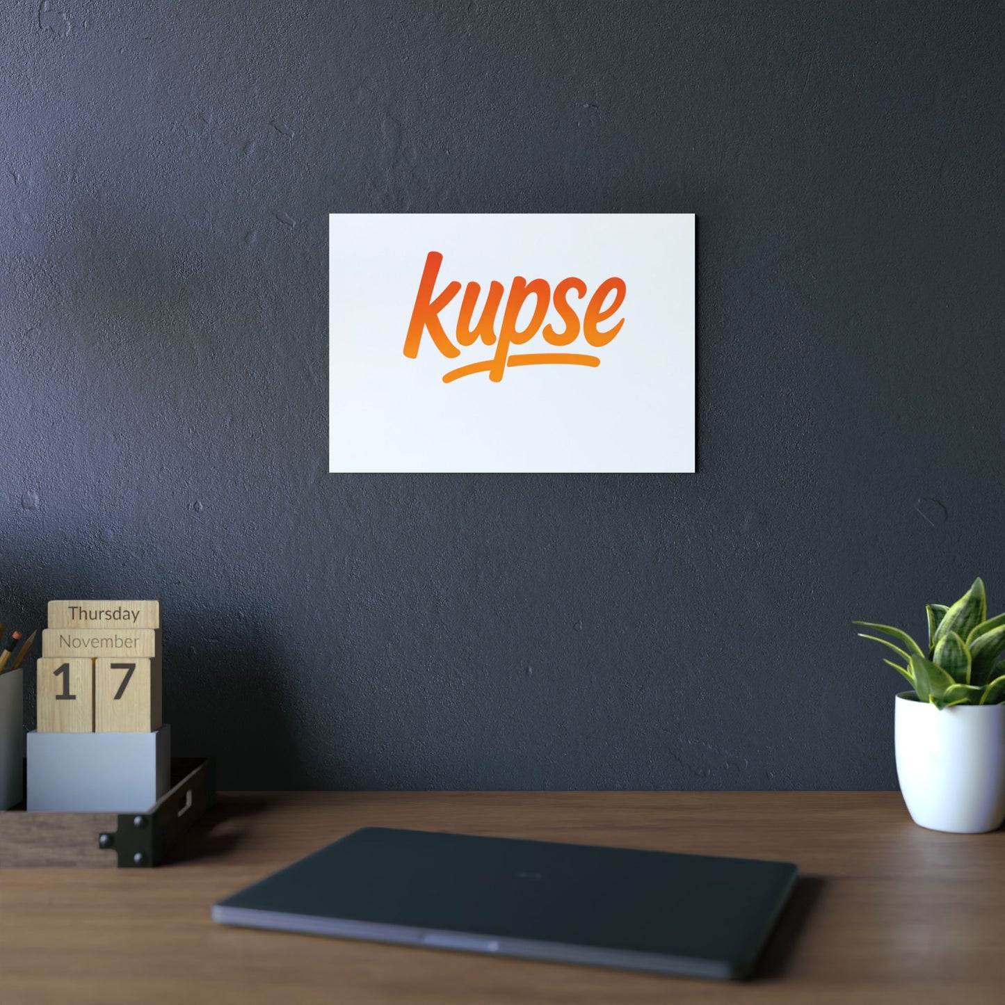 Obraz na panelu aluminiowym Kupse Logo Orange – trwały wydruk w stylu Kup Se