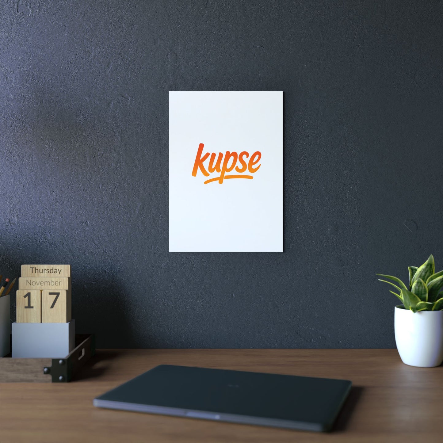 Obraz na panelu aluminiowym Kupse Logo Orange – trwały wydruk w stylu Kup Se