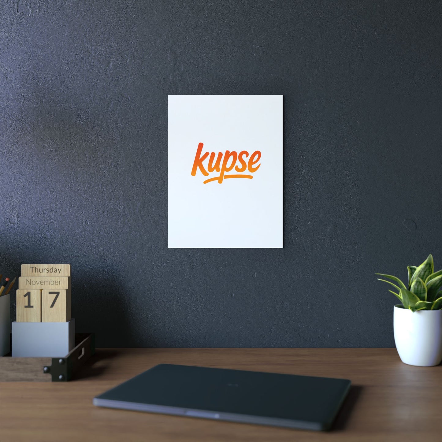Obraz na panelu aluminiowym Kupse Logo Orange – trwały wydruk w stylu Kup Se