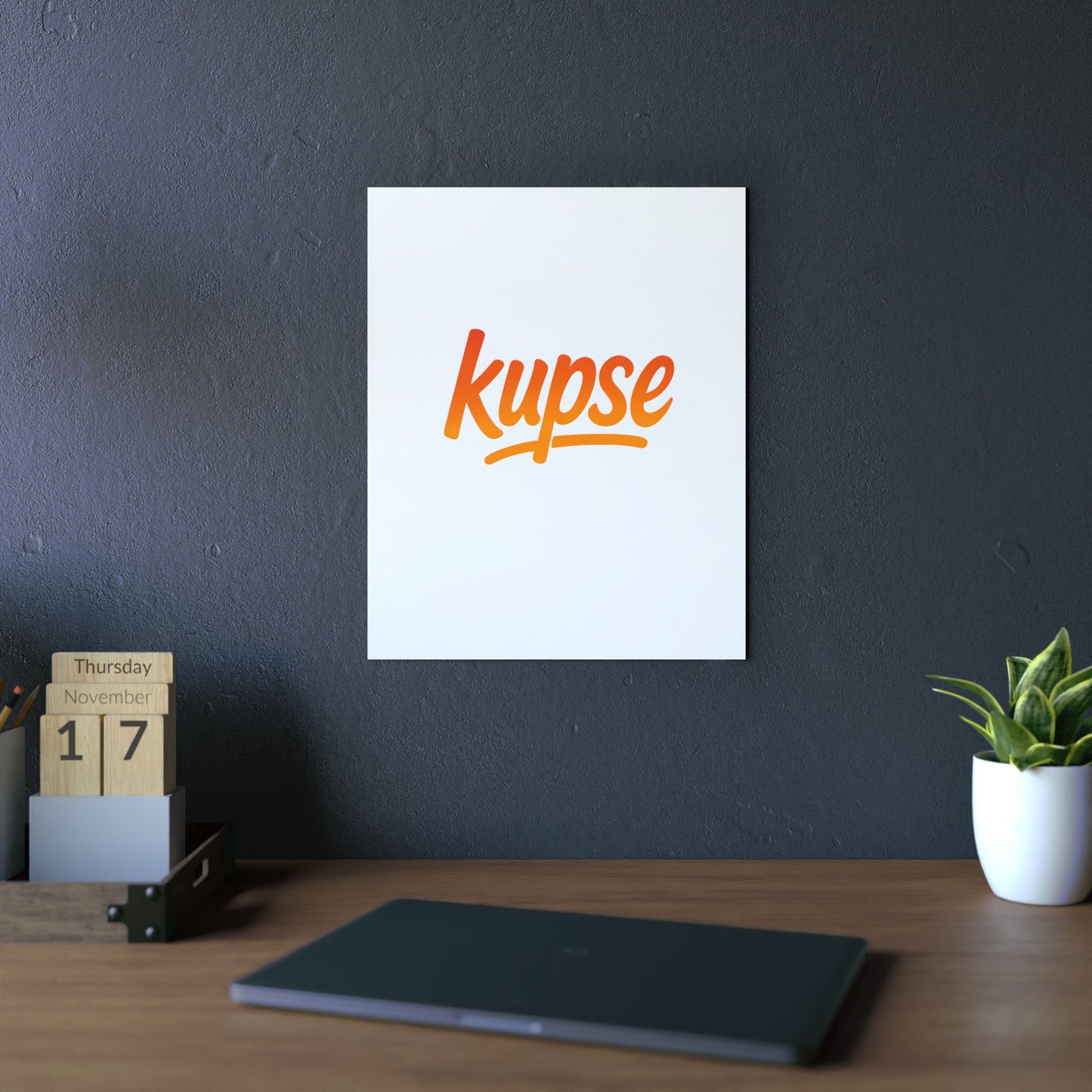 Obraz na panelu aluminiowym Kupse Logo Orange – trwały wydruk w stylu Kup Se